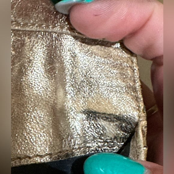 Chloe Leather Bifold Zip Wallet - Picture 8 of 9